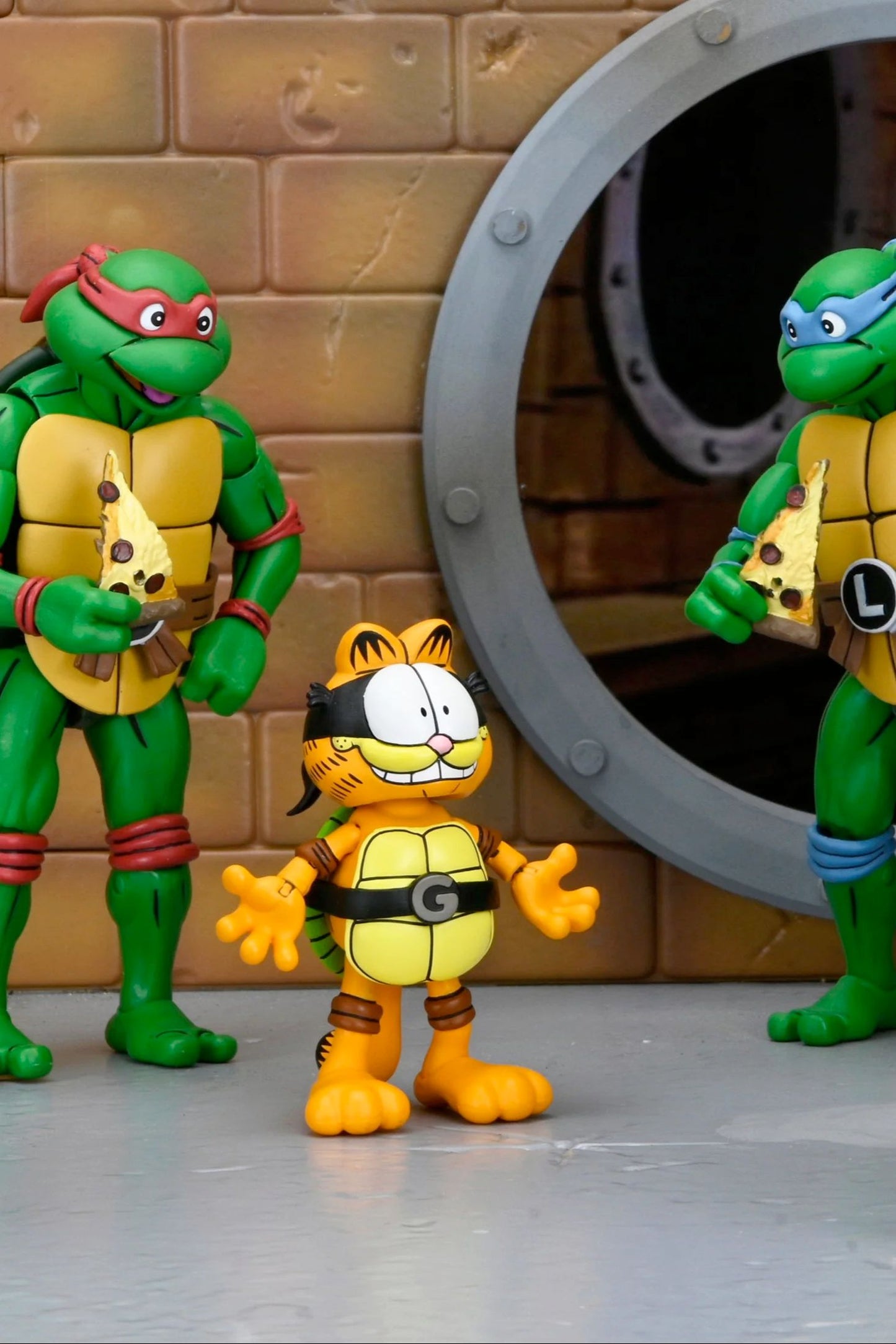 NECA TMNT Archie Comics x Garfield Ultimate Garfello w/ Odie