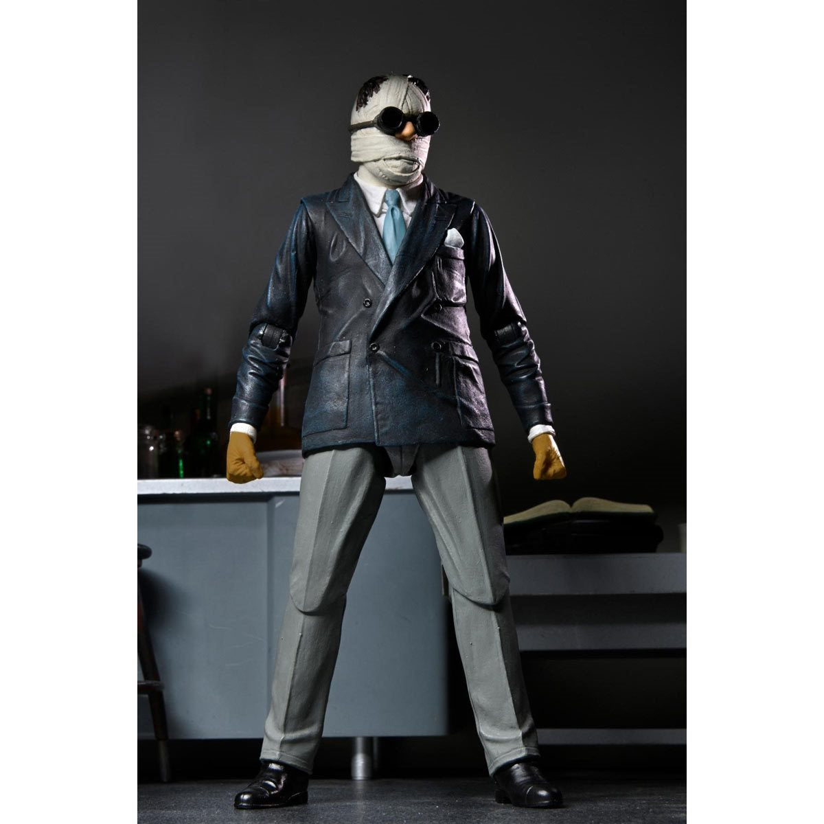 NECA Universal Monsters Ultimate Invisible Man (Color) 2do Pago