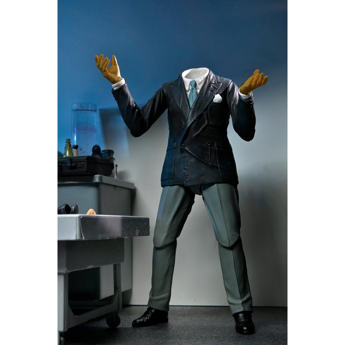 NECA Universal Monsters Ultimate Invisible Man (Color) 2do Pago
